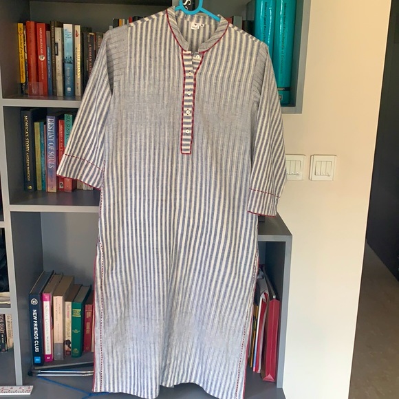 Other - Kilol size M Chinese collar kurta. With pockets.